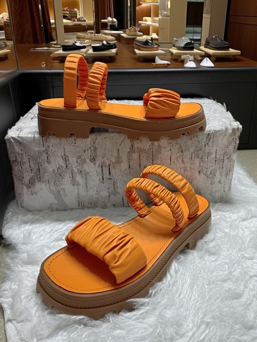 Schutz Lirah Sporty Lug Sole Sandals Women's Sz 6 B 🆕